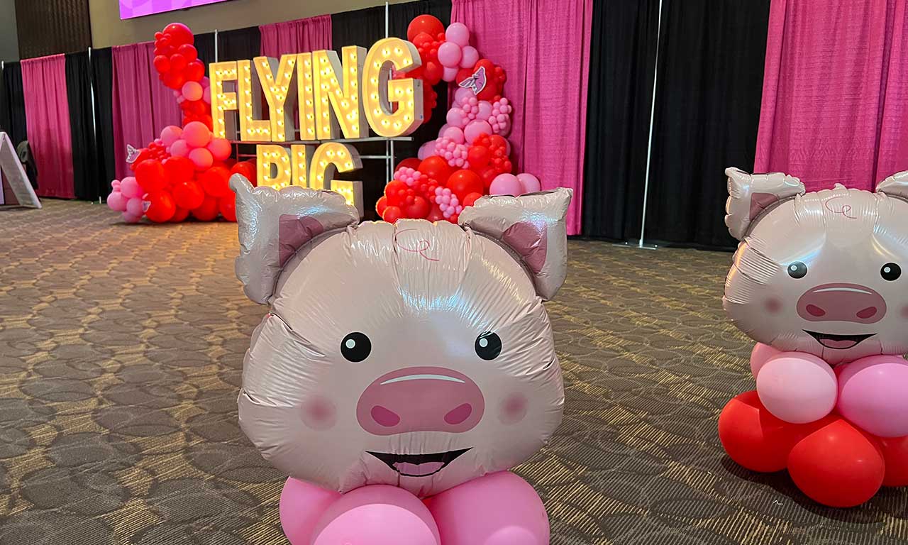 flying-pig-baloons
