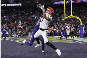 Cincinnati Bengals tight end Tanner Hudson makes a spectacular one-handed touchdown catch over Baltimore Ravens safety Kyle Hamilton during the Thanksgiving game.
