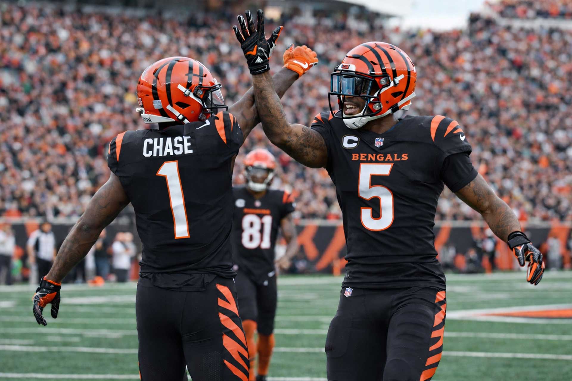 Joe Burrow celebrates with Tee Higgins after a touchdown as the Cincinnati Bengals defeat the Arizona Cardinals in Week 17